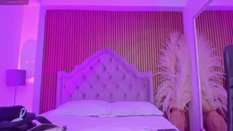 Snapshot of violett_hott_ chatting on February 21, 1:12 pm violett_hott_ online show from February 21, 1:12 pm