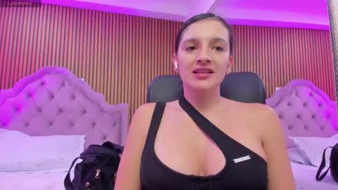 Snapshot of violett_hott_ chatting on March 20, 11:59 am violett_hott_ online show from March 20, 11:59 am