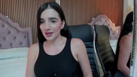 Snapshot of violett_hott_ chatting on March 22, 12:30 pm violett_hott_ online show from March 22, 12:30 pm