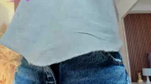 Snapshot of violett_hott_ chatting on March 24, 12:43 pm violett_hott_ online show from March 24, 12:43 pm