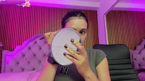 Snapshot of violett_hott_ chatting on March 31, 12:27 pm violett_hott_ online show from March 31, 12:27 pm