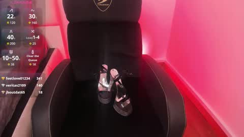 violett_novoa online show from September 13, 3:45 pm