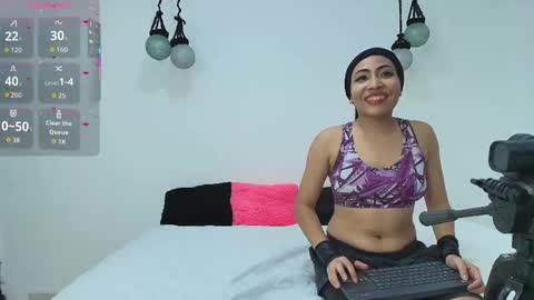 Snapshot of violett_the_bitch chatting on September 18, 2:35 am violett_the_bitch online show from September 18, 2:35 am