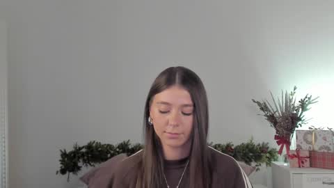 violetta_finch online show from December 14, 8:34 am