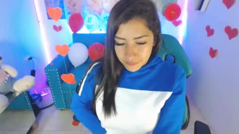 Snapshot of violetta_m_ chatting on February 17, 1:21 pm Violeta online show from February 17, 1:21 pm