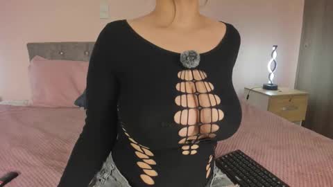 Snapshot of violetta_swift_ chatting on November 28, 6:05 am violetta independent model online show from November 28, 6:05 am