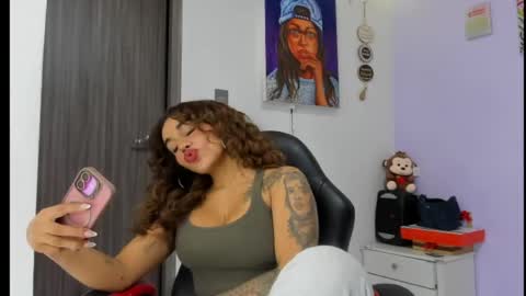 Snapshot of violettaa__ chatting on April 10, 10:25 pm Violetta online show from April 10, 10:25 pm