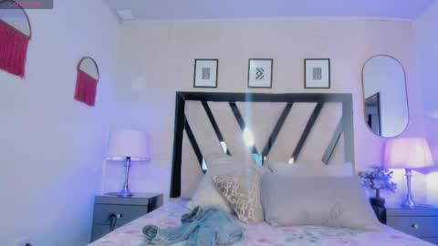 Snapshot of violettaa_stone chatting on March 31, 4:46 am Violettaa online show from March 31, 4:46 am