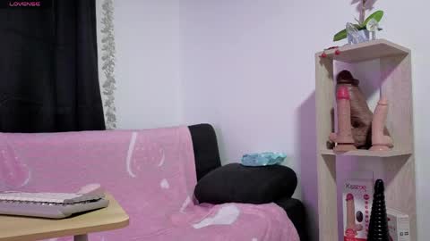 Snapshot of violettaarojass chatting on April 9, 9:58 am violettaarojass online show from April 9, 9:58 am