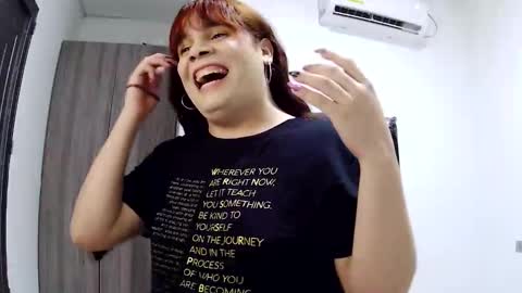 Snapshot of violettacam69 chatting on October 27, 4:05 am violettacam69 online show from October 27, 4:05 am