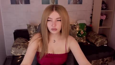 ViolettaOtis online show from December 13, 11:34 am