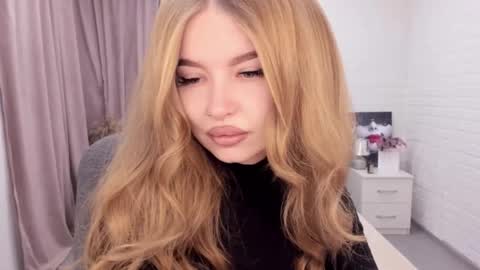 ViolettaOtis online show from December 14, 11:29 am