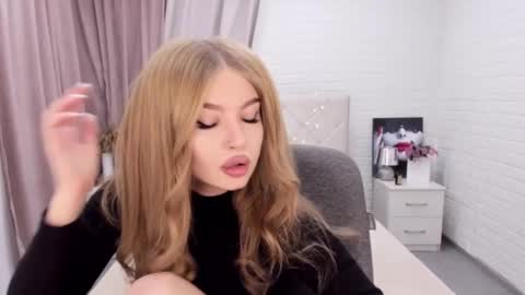 ViolettaOtis online show from December 14, 2:31 pm