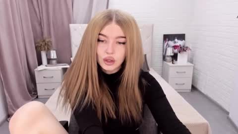 ViolettaOtis online show from December 21, 11:33 am