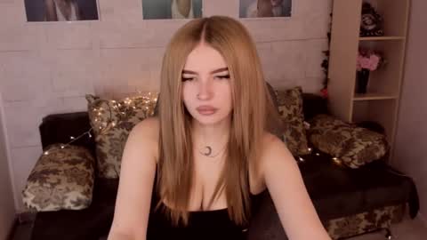 ViolettaOtis online show from December 23, 11:57 am