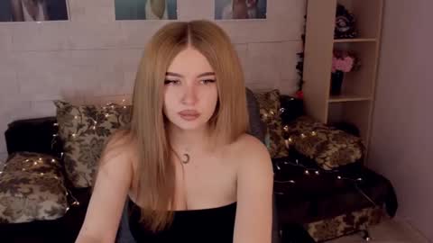 ViolettaOtis online show from January 3, 11:35 am