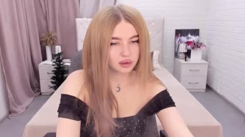 ViolettaOtis online show from January 4, 11:33 am