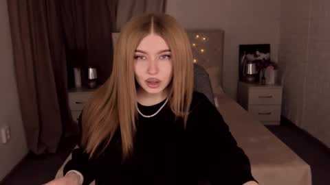 ViolettaOtis online show from January 29, 11:20 am