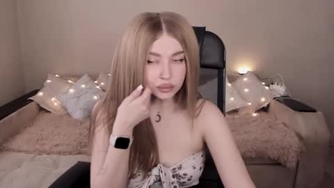 ViolettaOtis online show from February 14, 11:42 am