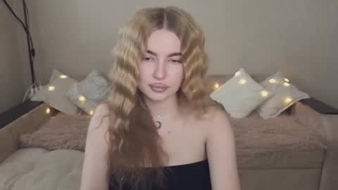 ViolettaOtis online show from September 10, 11:21 am