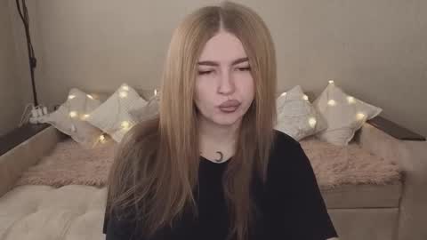 ViolettaOtis online show from September 29, 9:03 am