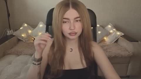 ViolettaOtis online show from November 3, 12:28 pm