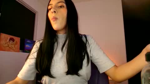 Violetta....Follow me in Twitter... online show from February 3, 2:53 am