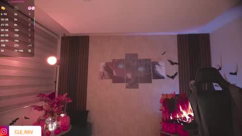 Snapshot of violette_clerk1 chatting on October 23, 9:57 pm JULIE UWU online show from October 23, 9:57 pm