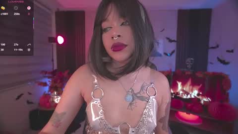 Snapshot of violette_clerk1 chatting on October 27, 6:56 pm JULIE UWU online show from October 27, 6:56 pm