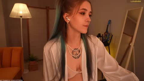 violettessa online show from October 15, 10:59 am