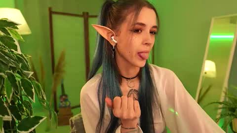 violettessa online show from November 13, 11:42 am