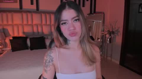 Violett  online show from November 5, 7:03 pm