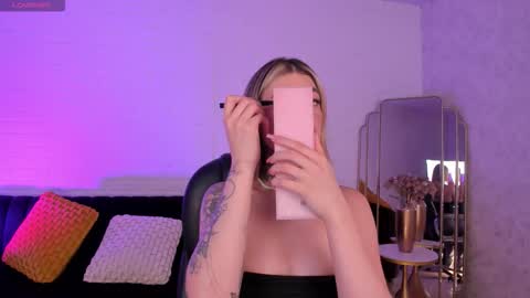 Violett  online show from December 1, 6:13 pm