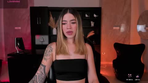 Violett  online show from March 25, 7:31 pm