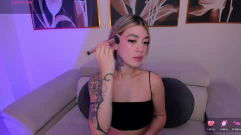 Snapshot of violetthansson chatting on May 26, 8:43 am Violett online show from May 26, 8:43 am