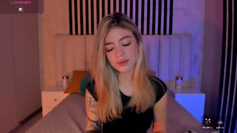 Snapshot of violetthansson chatting on June 17, 10:39 am Violett online show from June 17, 10:39 am
