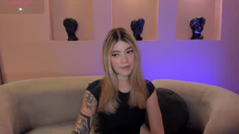 Snapshot of violetthansson chatting on June 30, 11:11 am Violett online show from June 30, 11:11 am