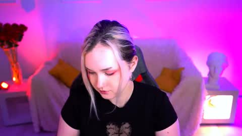 Violett online show from June 2, 8:05 am