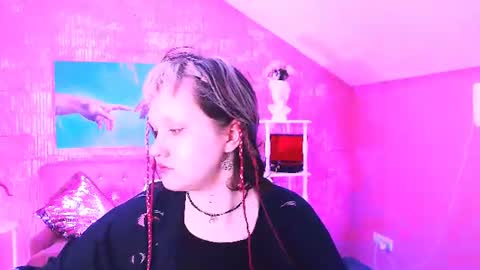 Snapshot of violettwoods chatting on July 19, 6:28 am Violett online show from July 19, 6:28 am