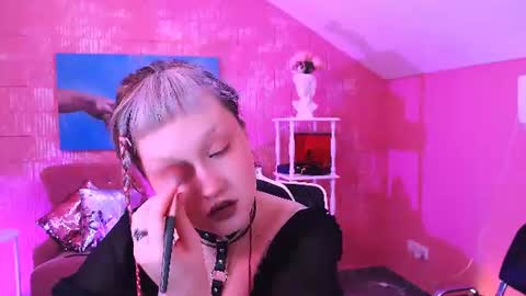 Snapshot of violettwoods chatting on July 21, 6:38 am Violett online show from July 21, 6:38 am