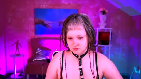 Snapshot of violettwoods chatting on July 25, 8:12 am Violett online show from July 25, 8:12 am