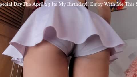 Snapshot of violetwinters_ chatting on April 21, 3:46 am violetwinters_ online show from April 21, 3:46 am