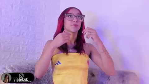 Snapshot of violetwinters_ chatting on June 18, 3:51 am violetwinters_ online show from June 18, 3:51 am
