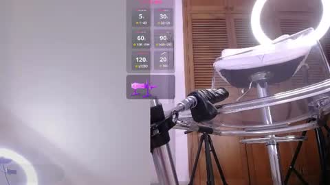 Snapshot of violetwinters_ chatting on August 2, 3:38 am violetwinters_ online show from August 2, 3:38 am
