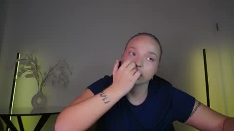 Snapshot of viollasinzz chatting on September 26, 9:02 am Violla online show from September 26, 9:02 am