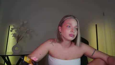 Snapshot of viollasinzz chatting on October 4, 9:18 am Violla online show from October 4, 9:18 am