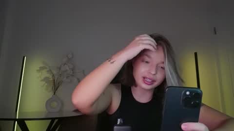 Snapshot of viollasinzz chatting on October 6, 9:07 am Violla online show from October 6, 9:07 am