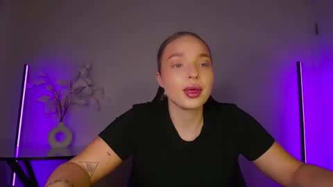 Snapshot of viollasinzz chatting on November 7, 11:21 am Violla online show from November 7, 11:21 am