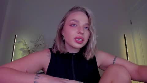 Snapshot of viollasinzz chatting on November 16, 4:07 am Violla online show from November 16, 4:07 am