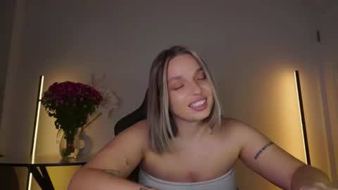 Snapshot of viollasinzz chatting on November 20, 4:45 am Violla online show from November 20, 4:45 am